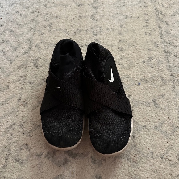 Nike Free Black slip on with velcro tightening - Picture 1 of 4